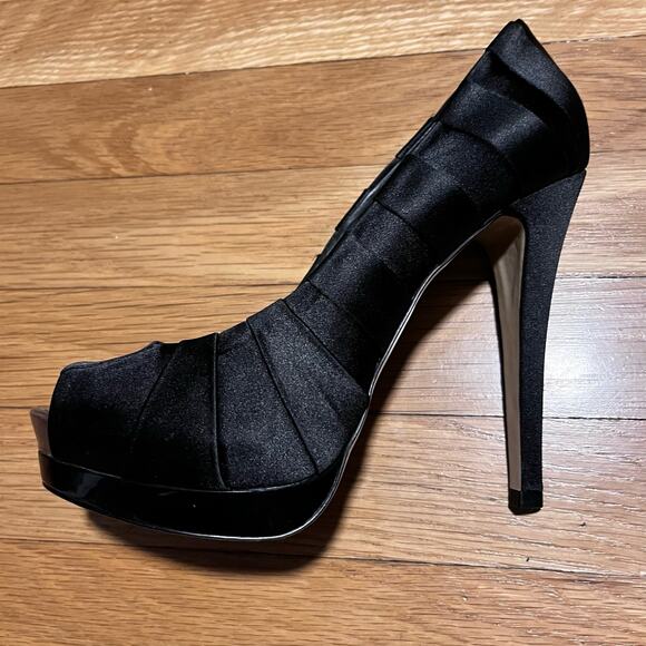 BCBGMAXAZRIA Lauryn Black Pleated Satin Heels - Size 8.5M - Picture 4 of 10